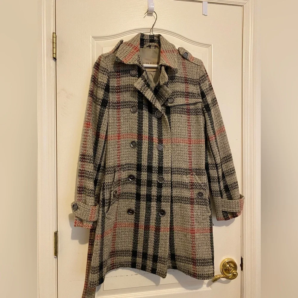 Gorgeous Burberry wool grey coat - Picture 2 of 6